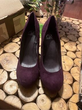 Delicious Women's Deep Plum Suede Heels